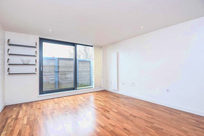 2 Bedroom Apartment To Rent In Wellington Road, Kensal Green, London, NW10