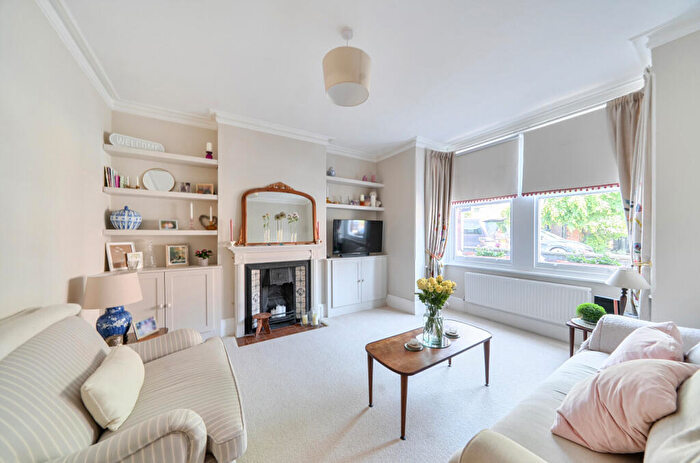 2 Bedroom Maisonette For Sale In Hexham Road, Barnet, EN5