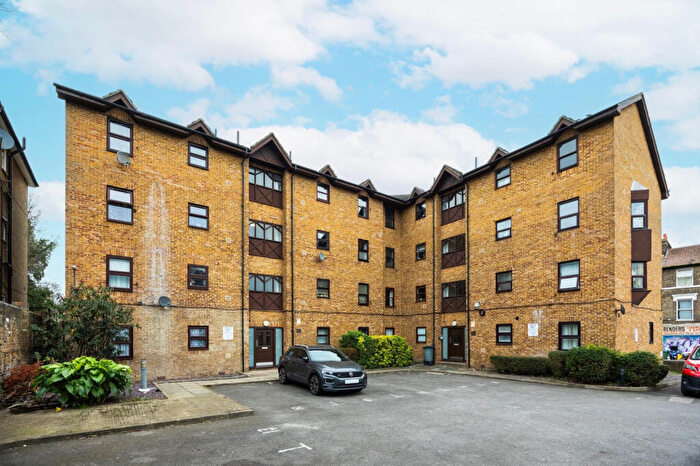 2 Bedroom Flat For Sale In Stephens Court, Endwell Road, London, SE4