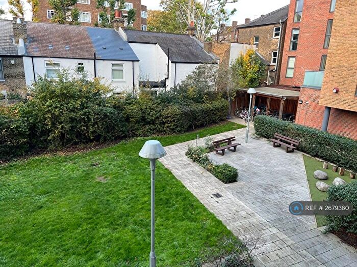 2 Bedroom Flat To Rent In Aura House, London, SW12