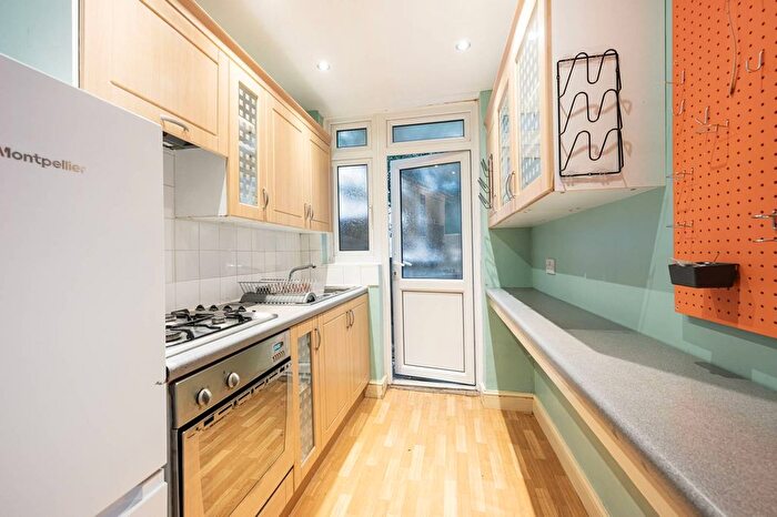 1 Bedroom Flat To Rent In Bloxhall Road, Leyton, London, E10