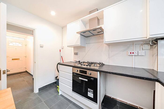 2 Bedroom Flat To Rent In Peckham Park Road, Peckham, London, SE15