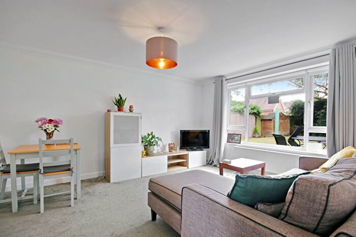 2 Bedroom Flat For Sale In Woodlands Close, Crawley Down, RH10
