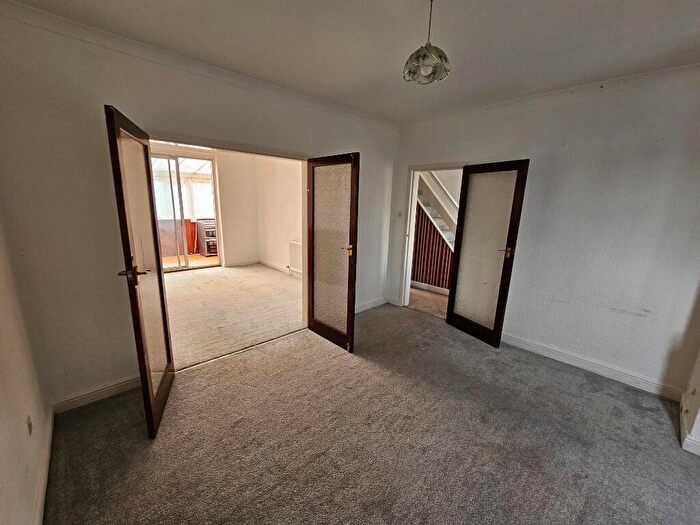 3 Bedroom Semi-Detached House To Rent In Coles Lane, West Bromwich, West Midlands, B71