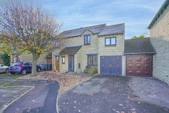 4 Bedroom Link Detached House For Sale In Hoyle Close, Witney, OX28