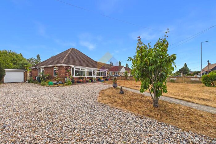 3 Bedroom Bungalow For Sale In Colchester Road, Weeley, CO16