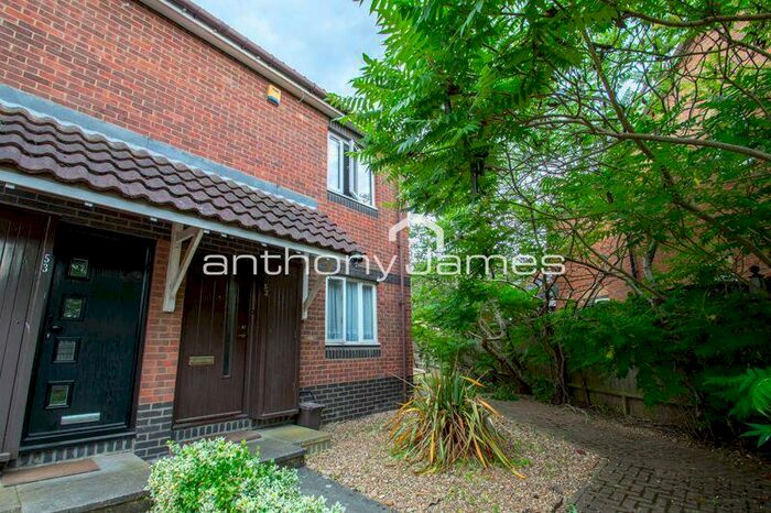 2 Bedroom Maisonette To Rent In Heatherbank Close, Dartford, DA1