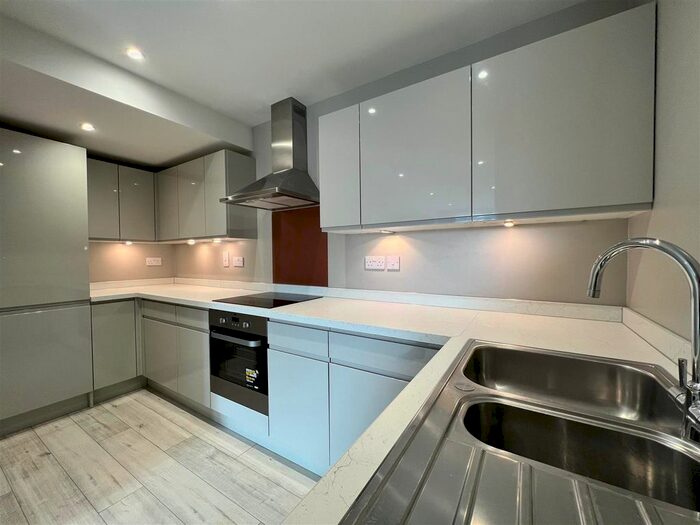 2 Bedroom Flat To Rent In Victoria Avenue, Southend-On-Sea, SS2