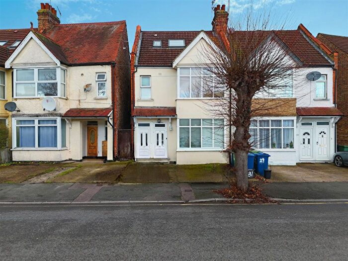 2 Bedroom Maisonette For Sale In Welldon Crescent, Harrow, HA1