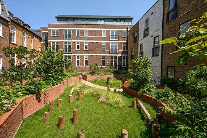 2 Bedroom Flat For Sale In Kew Foot Road, Richmond, TW9