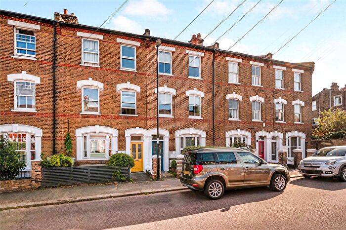 2 Bedroom Flat For Sale In Whatman Road, London, SE23