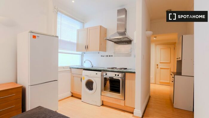 Studio To Rent In Sussex Gardens, W2