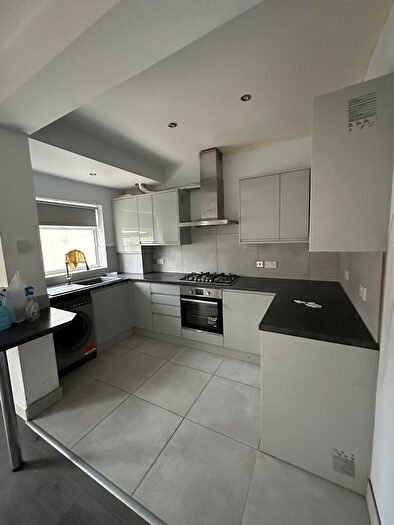 3 Bedroom Detached House To Rent In Forest Lane, Forest Gate, E7