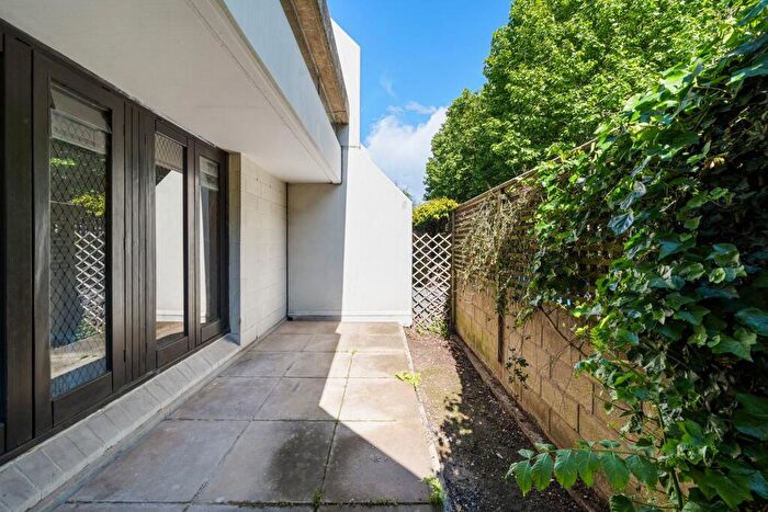 2 Bedroom Apartment To Rent In Stoneleigh Terrace, London, N19