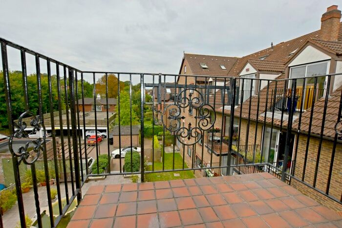 2 Bedroom Flat To Rent In French Apartments, Lansdowne Road, Purley, CR8