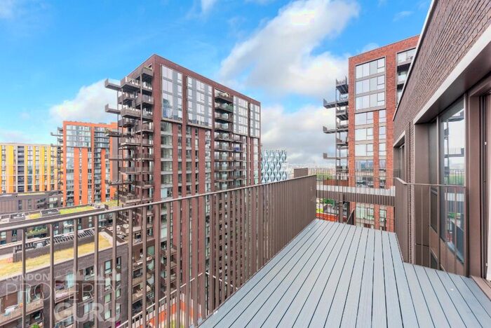 3 Bedroom Flat To Rent In Embassy Gardens, Nine Elms, London, SW11