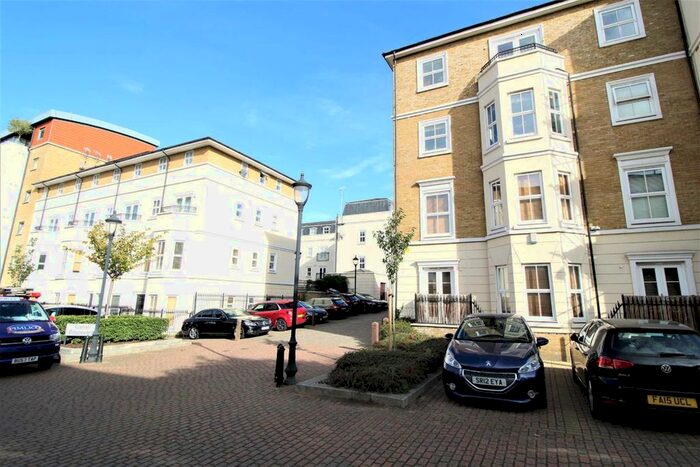 3 Bedroom Flat To Rent In Northpoint Square, London, NW1