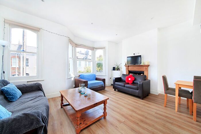 4 Bedroom Flat To Rent In Ingelow Road, Battersea, London, SW8