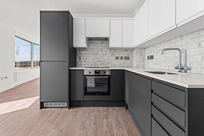 1 Bedroom Flat To Rent In Orla Lodge, Harrow, HA1