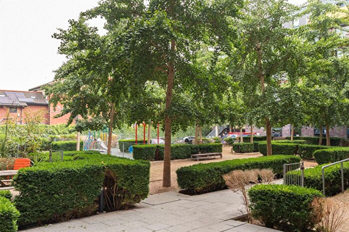 2 Bedroom Flat For Sale In Queensbridge Road, Adelaide Wharf, E2