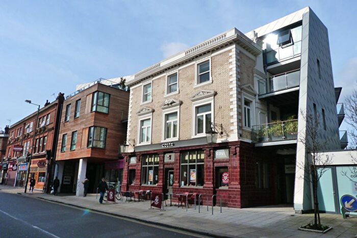 3 Bedroom Flat To Rent In High Road, Willesden Green, NW10