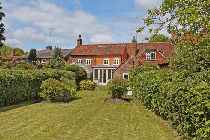 3 Bedroom Cottage To Rent In Church Street, Great Missenden, HP16