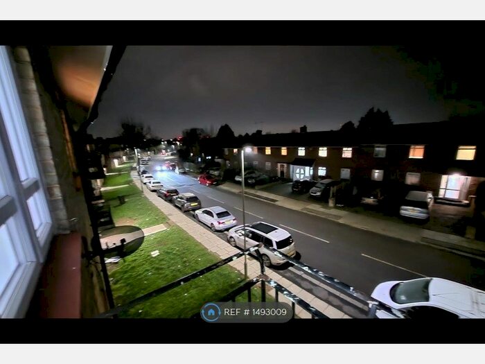 4 Bedroom Flat To Rent In Bushfield Crescent, Edgware, HA8