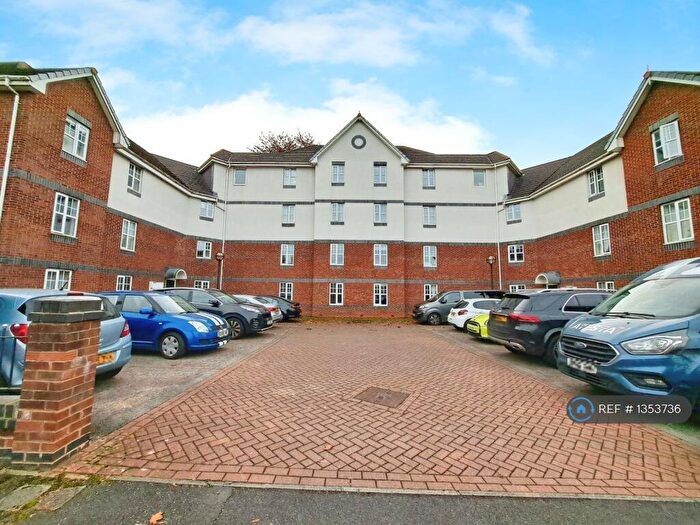 2 Bedroom Flat To Rent In Printers Close, Manchester, M19