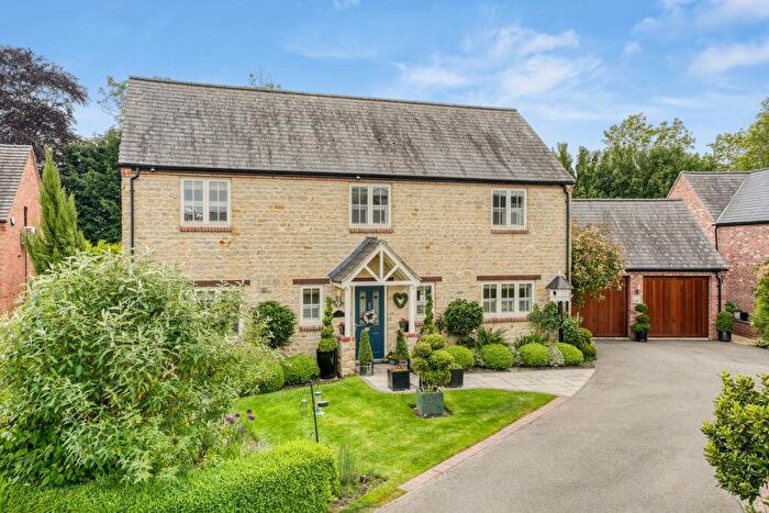 4 Bedroom Detached House For Sale In Mansion Gardens, Potterspury, NN12