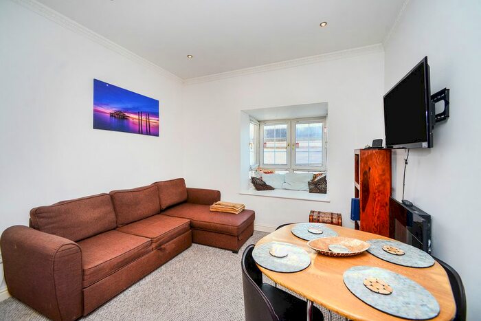 2 Bedroom Flat To Rent In The Octagon, Brighton Marina BN2