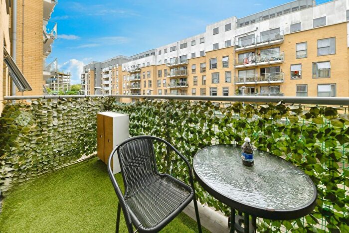 2 Bedroom Flat For Sale In Woolners Way, Stevenage, Hertfordshire, SG1
