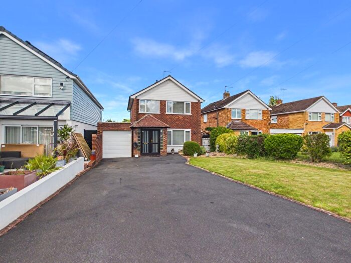 3 Bedroom Detached House For Sale In The Warren, Chesham, Buckinghamshire, HP5