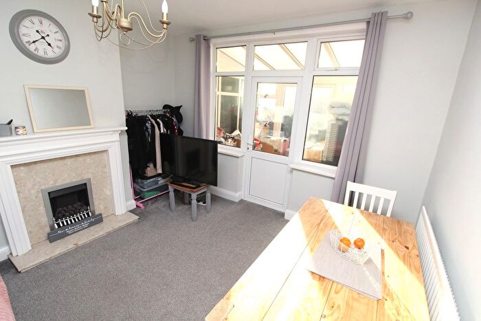 3 Bedroom Semi-Detached House For Sale In Windsor Avenue, Glen Parva, Leicester, LE2