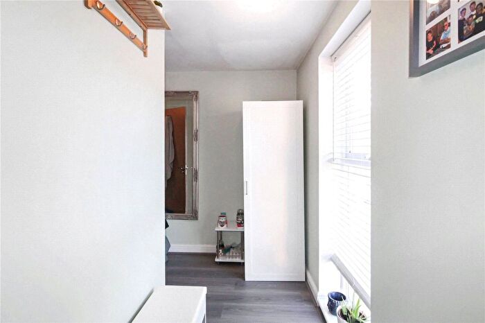 2 Bedroom Flat For Sale In Esparto Way, South Darenth, DA4