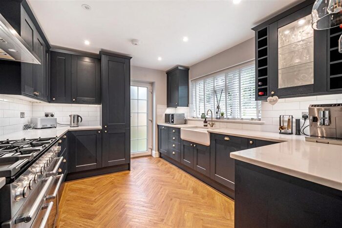 5 Bedroom Detached House For Sale In Knowles Avenue Crowthorne, Berkshire, RG45