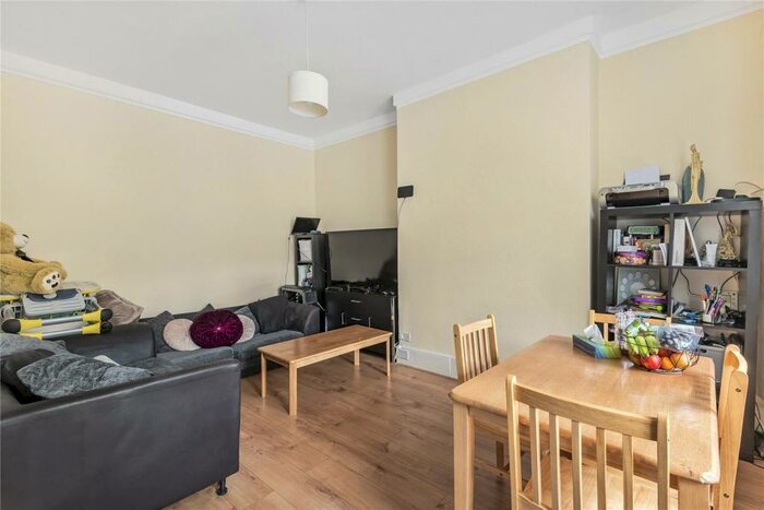 2 Bedroom Flat To Rent In Green Lanes, Harringay, London, N4