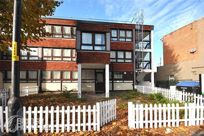3 Bedroom Maisonette For Sale In Carlton Grove, London, SE15