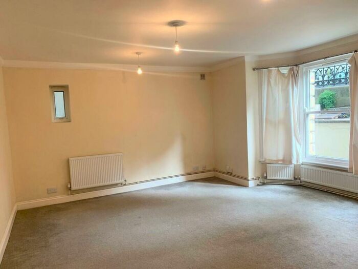 Flat To Rent In Tisbury Road, Hove, BN3