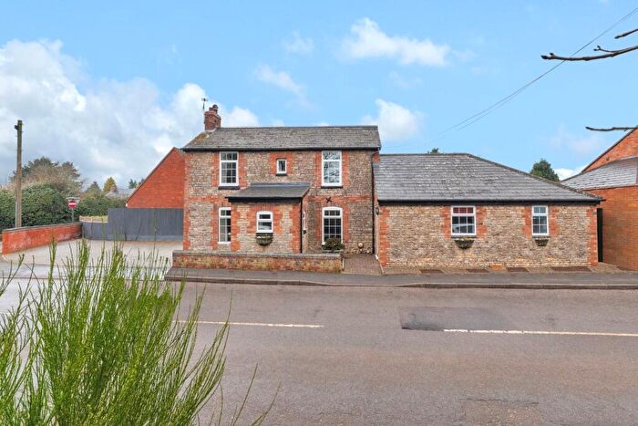 4 Bedroom Detached House For Sale In South Parade, Harbury, Leamington Spa, CV33