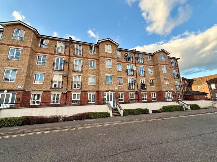 1 Bedroom Apartment For Sale In Marlborough Court, Grove Road, Luton, LU1