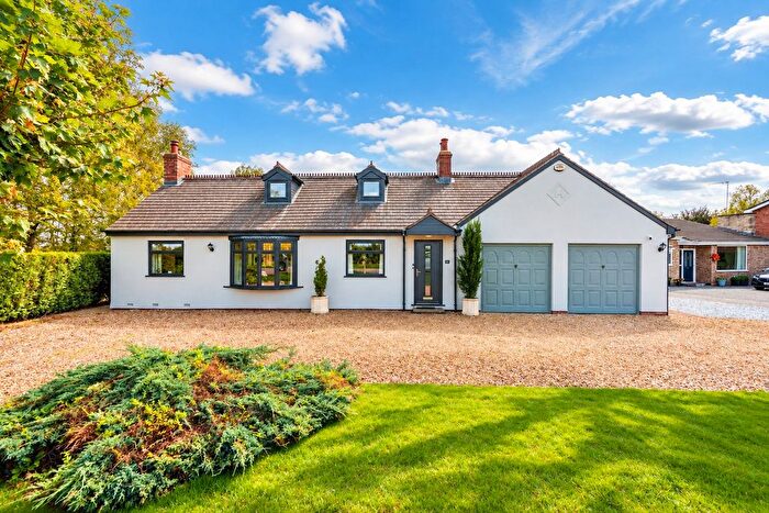 3 Bedroom Detached Bungalow For Sale In Avenue Road, Rushden, NN10