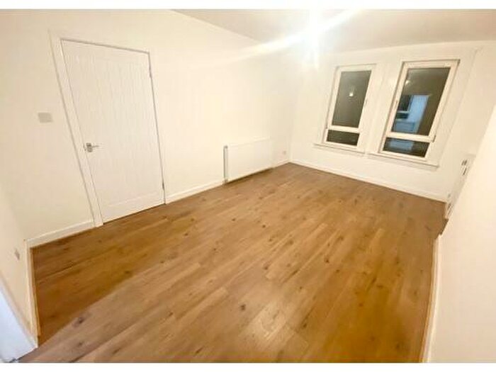 3 Bedroom Flat To Rent In Strain Crescent, Airdrie, ML6