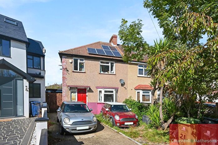 4 Bedroom Semi-Detached House For Sale In The Green, Acton, W3