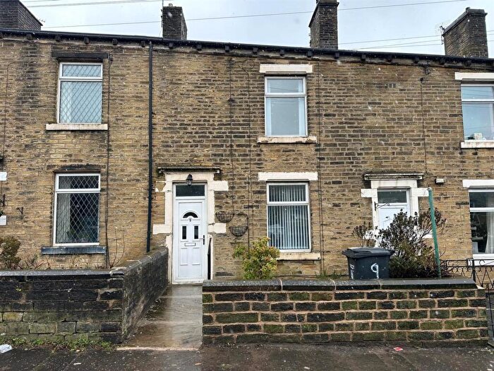 2 Bedroom Terraced House To Rent In Emscote Grove, Halifax, HX1