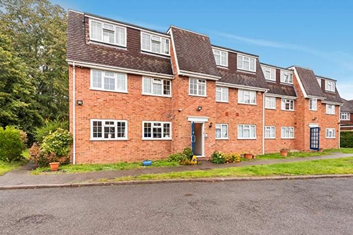 2 Bedroom Flat To Rent In Shelton Court, Slough, SL3