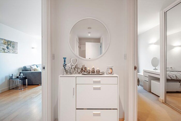 1 Bedroom Flat To Rent In Station Approach, Hayes, Greater London, UB3