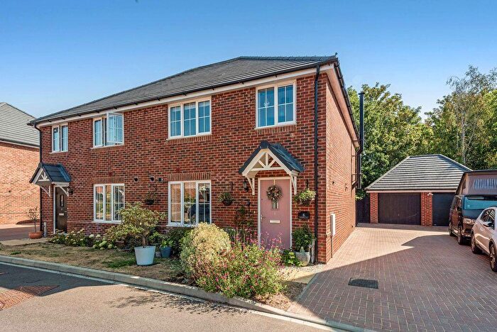 4 Bedroom Semi-Detached House For Sale In Waxwing Walk, Chichester, PO20