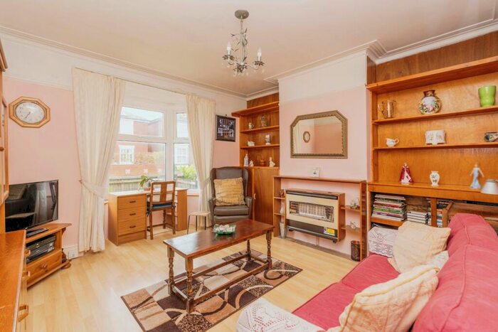 2 Bedroom Semi-Detached House For Sale In Shirley Park Road, Southampton, Hampshire, SO16