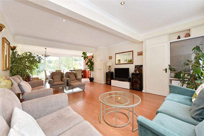 3 Bedroom Maisonette To Rent In Hermitage Lane, Hampstead, London, NW2