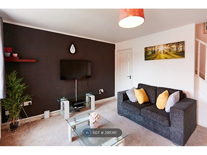 3 Bedroom Semi-Detached House To Rent In Westmorland Court, Leeds, LS15